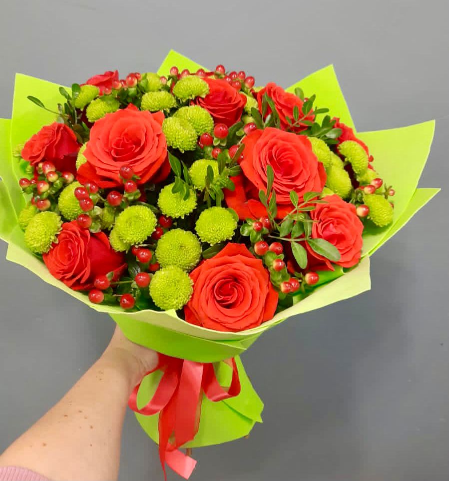 Букет цветов из: Хризантемы и Розы в Жуковской