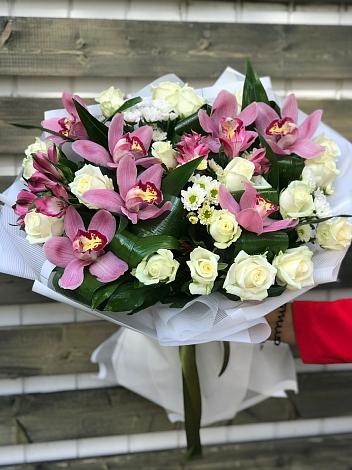 Букет цветов из: Розы и Хризантемы в Жуковской
