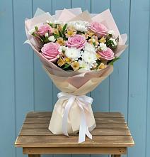 Букет цветов из:  Гвоздики, Орхидеи и Розы в Жуковской