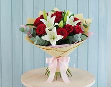 Букет цветов из:  Лилии и Розы в Жуковской