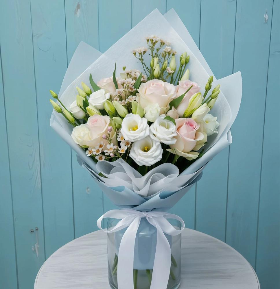 Букет цветов из: Розы и Лизиантусы в Жуковской