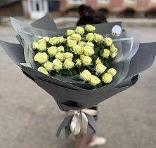 Букет Белые кустовые розы Солинеро в Жуковской