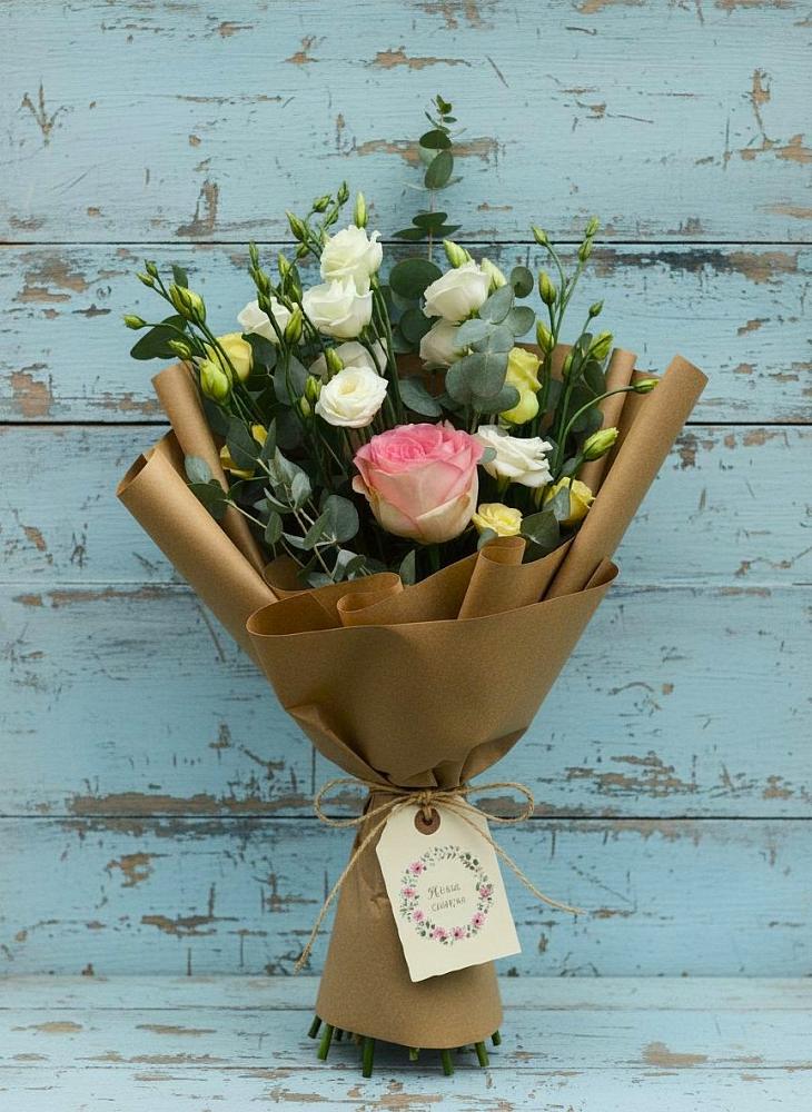 Букет цветов из: Розы и Лизиантусы в Жуковской