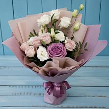 Букет цветов из:  Розы и Лизиантусы в Жуковской