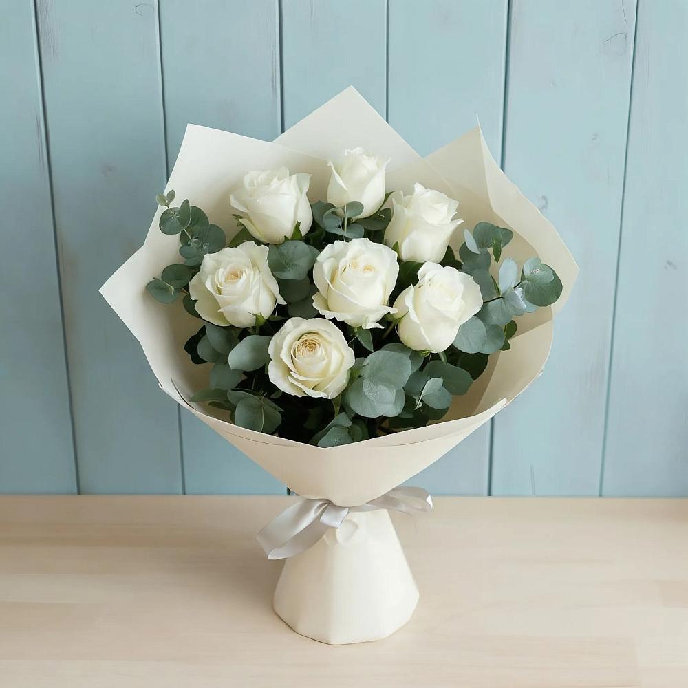 Букет Белые розы в Эвкалипте в Жуковской