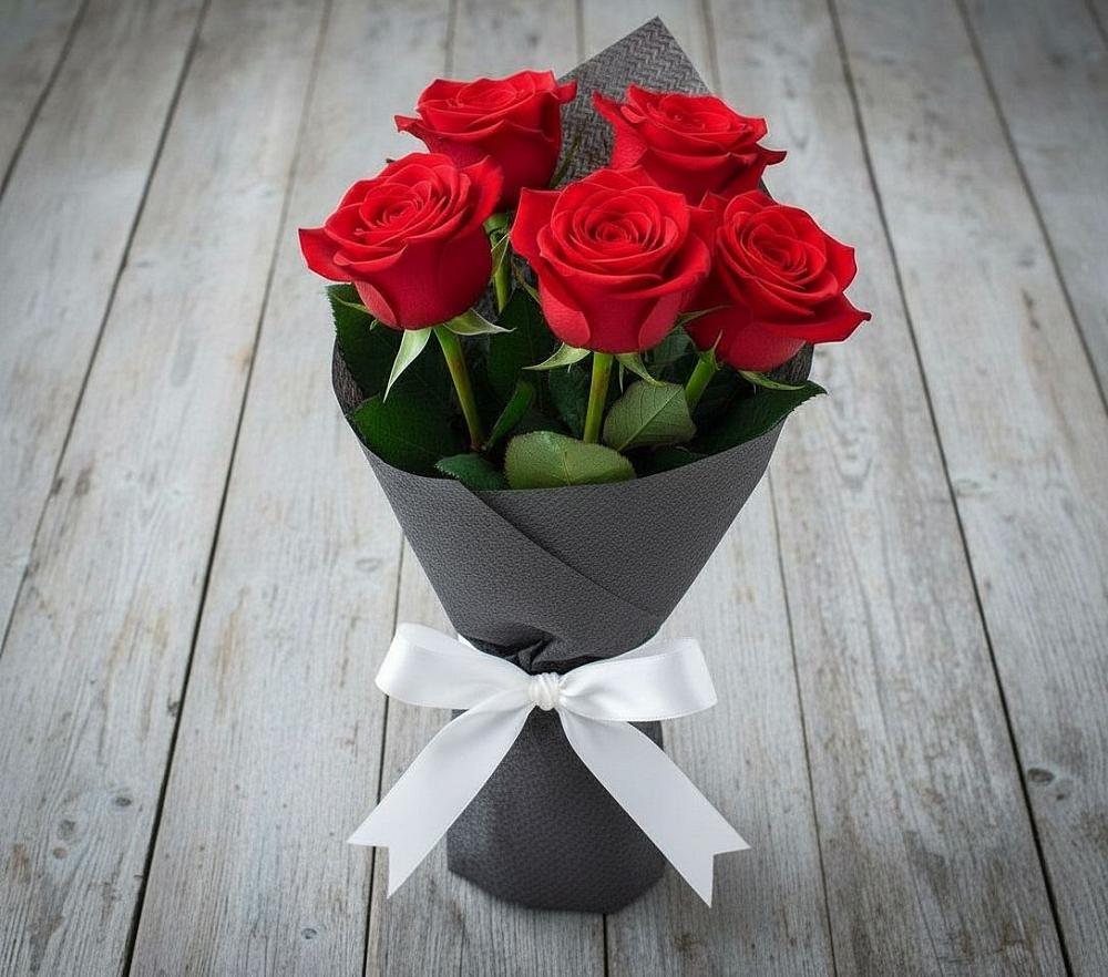 Букет 5 Красных роз Эдлесс Лав в Жуковской