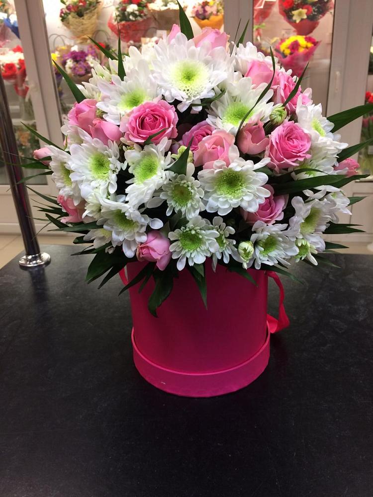 Цветочная композиция из Розы и Хризантемы в шляпной коробке в Жуковской